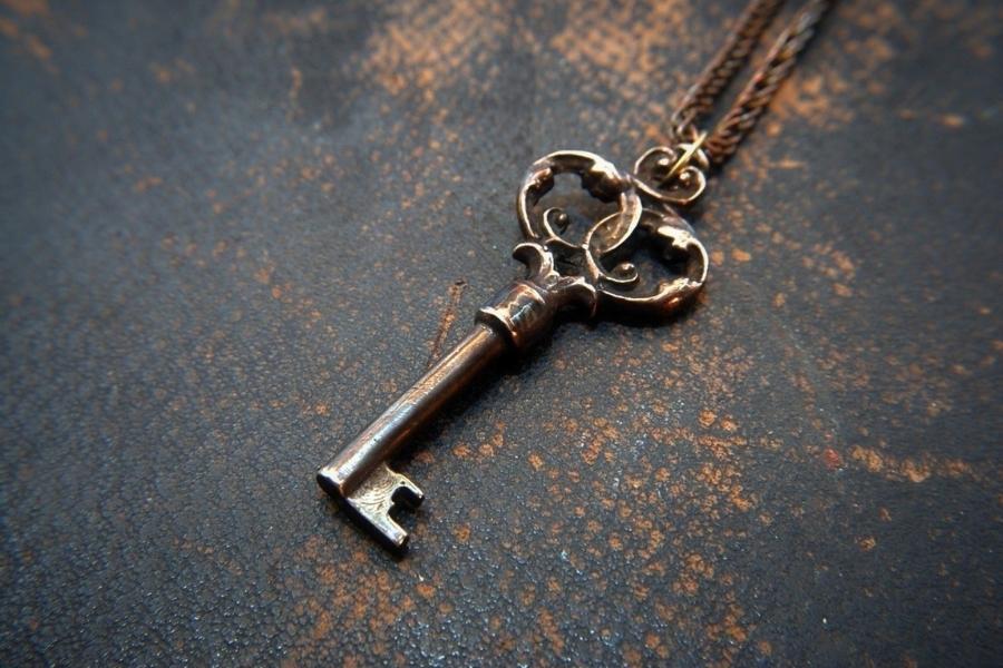 chave antiga dourada